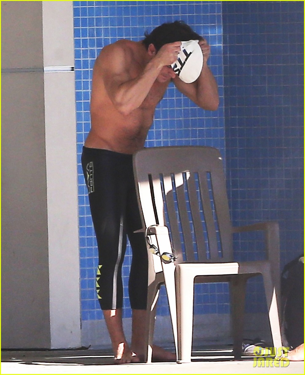 zac efron goes shirtless for baywatch swimming lessons 03