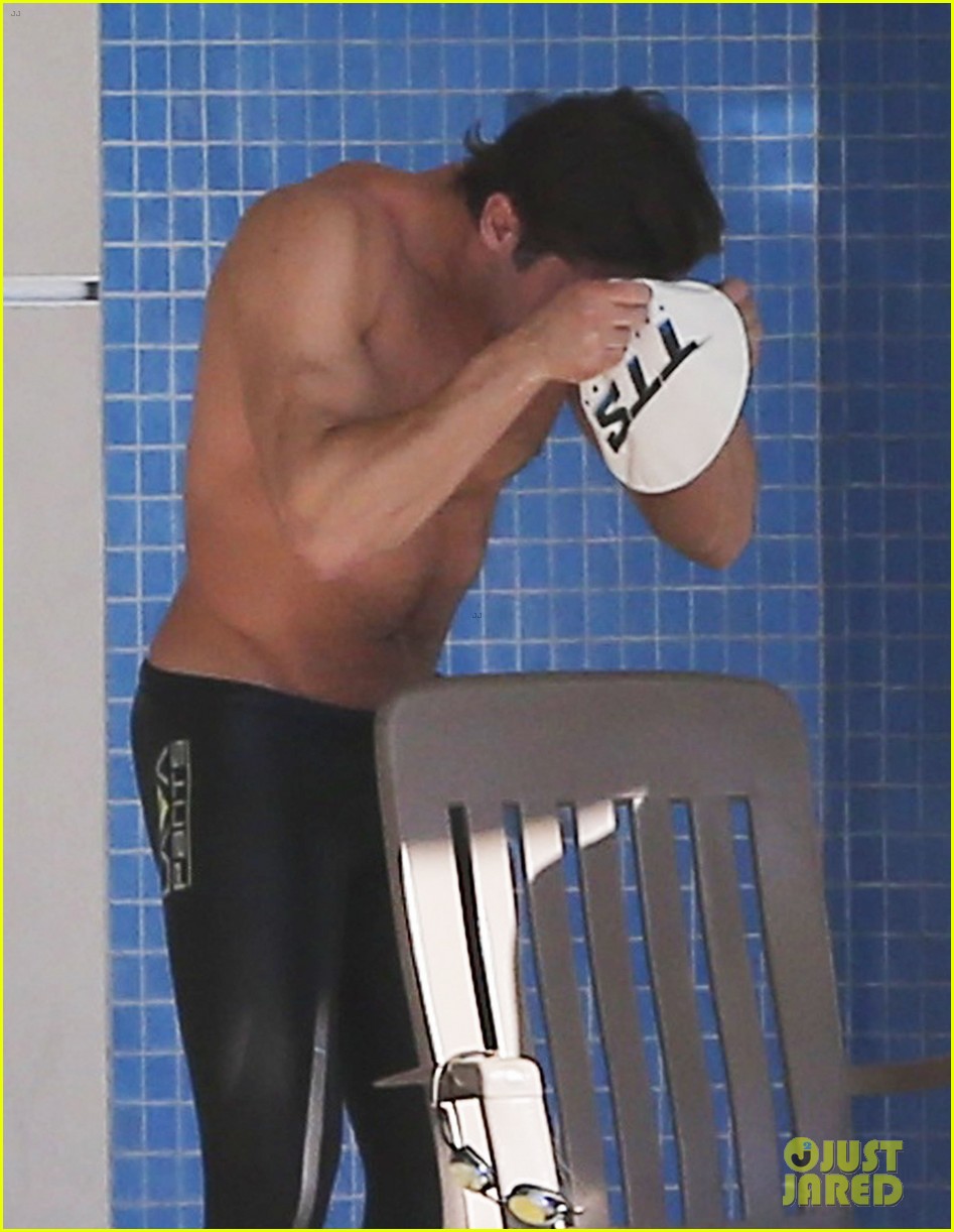 zac efron goes shirtless for baywatch swimming lessons 09