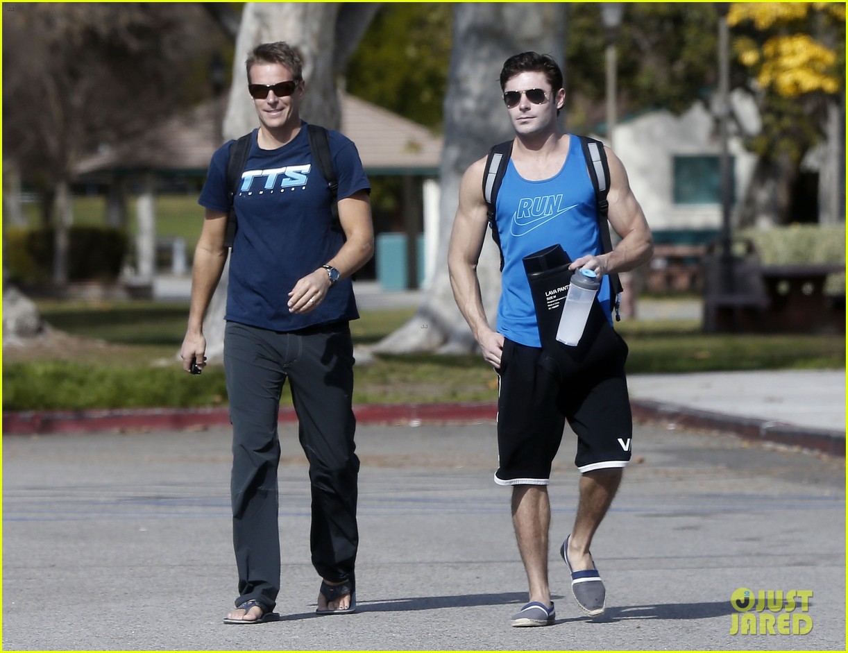 zac efron goes shirtless for baywatch swimming lessons 37