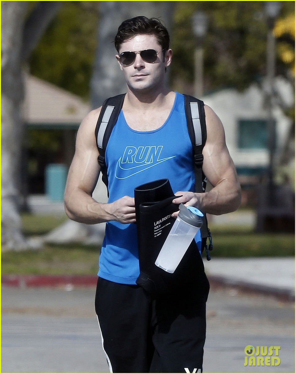 zac efron goes shirtless for baywatch swimming lessons 44