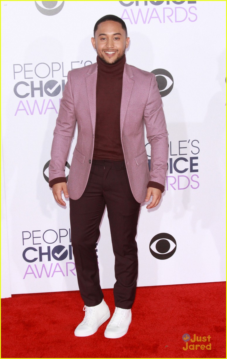 baby daddy fosters casts hit pcas 2016 carpet 12