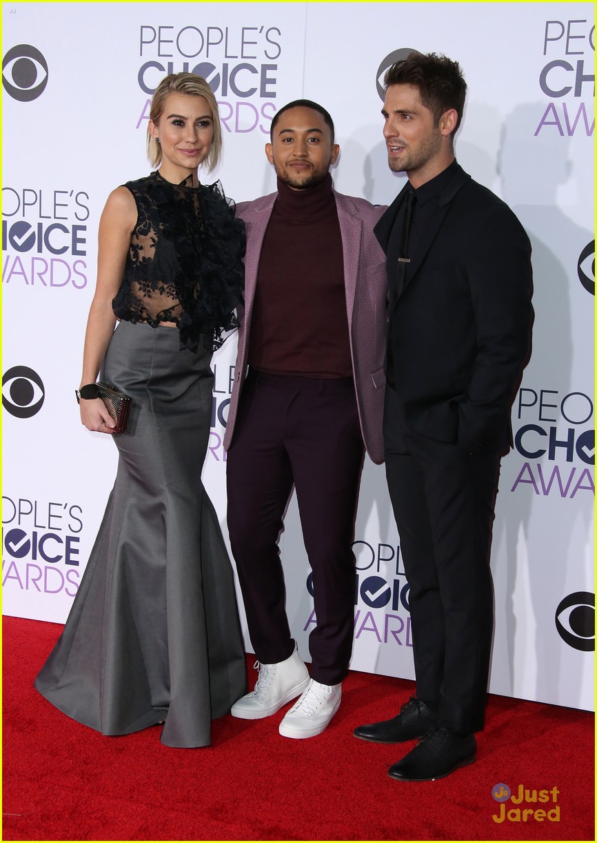 baby daddy fosters casts hit pcas 2016 carpet 15