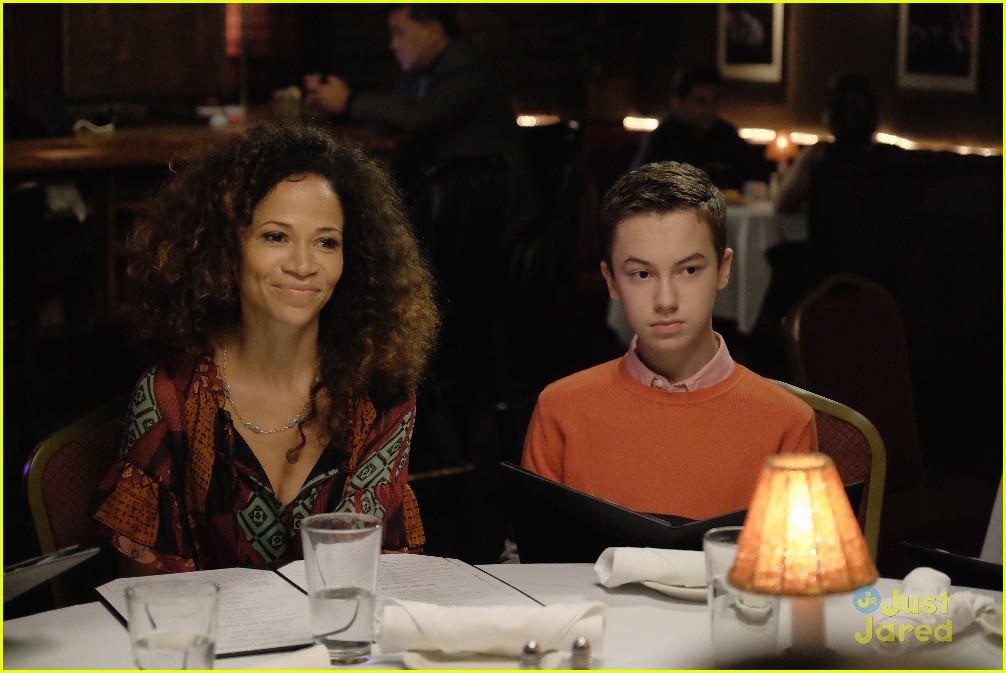 fosters family dinner first impressions stills 22