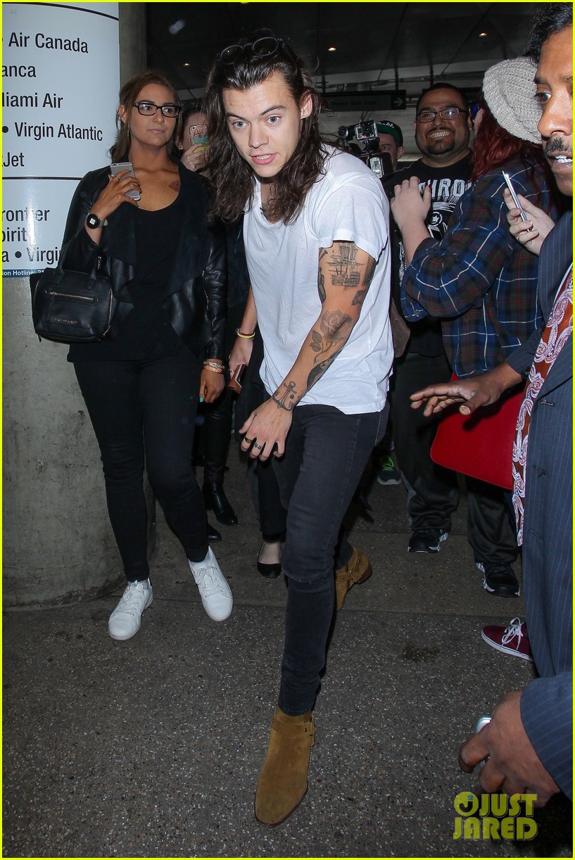 harry styles lax arrival early bday nick grimshaw 01