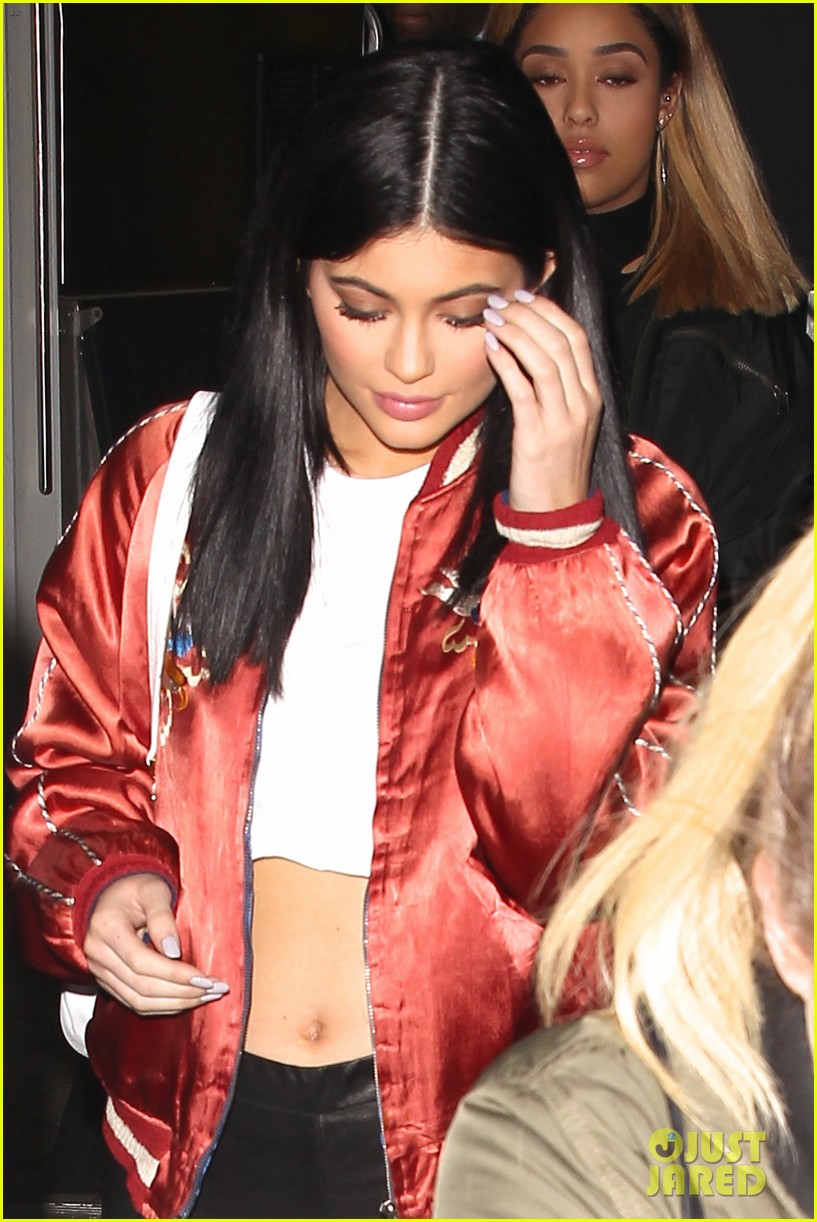 kylie jenner dines out at the nice guy 08