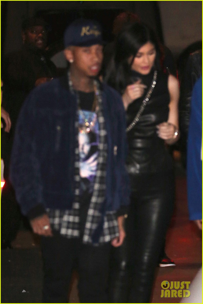 kylie jenner tyga step out for thursday night date 04