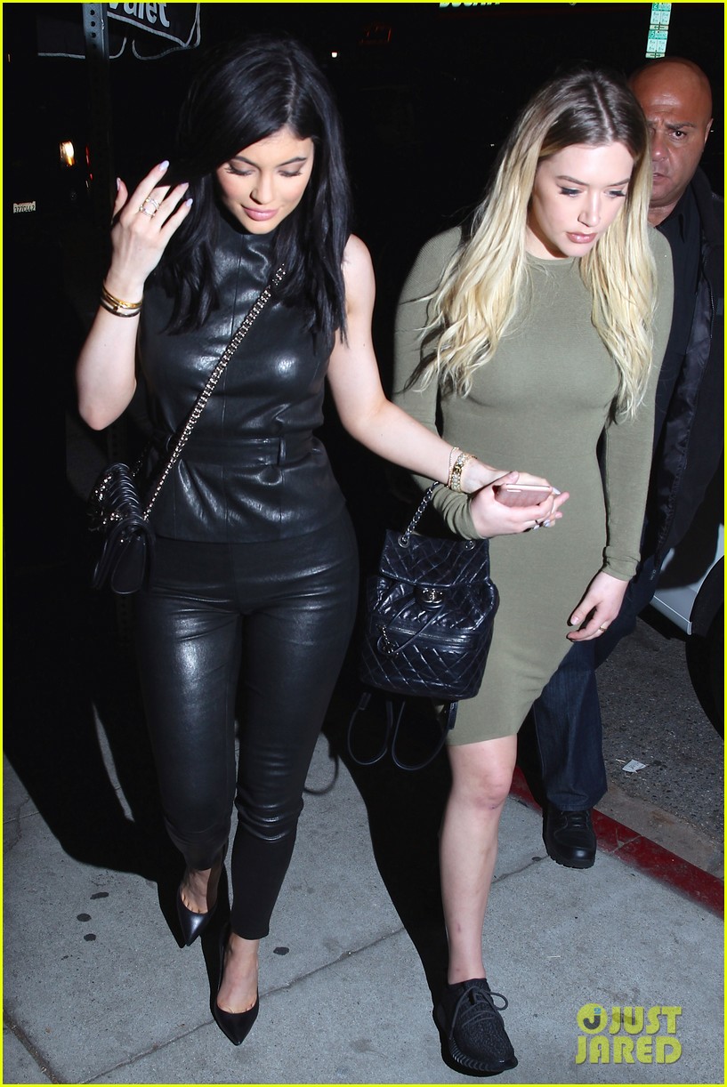 kylie jenner tyga step out for thursday night date 14