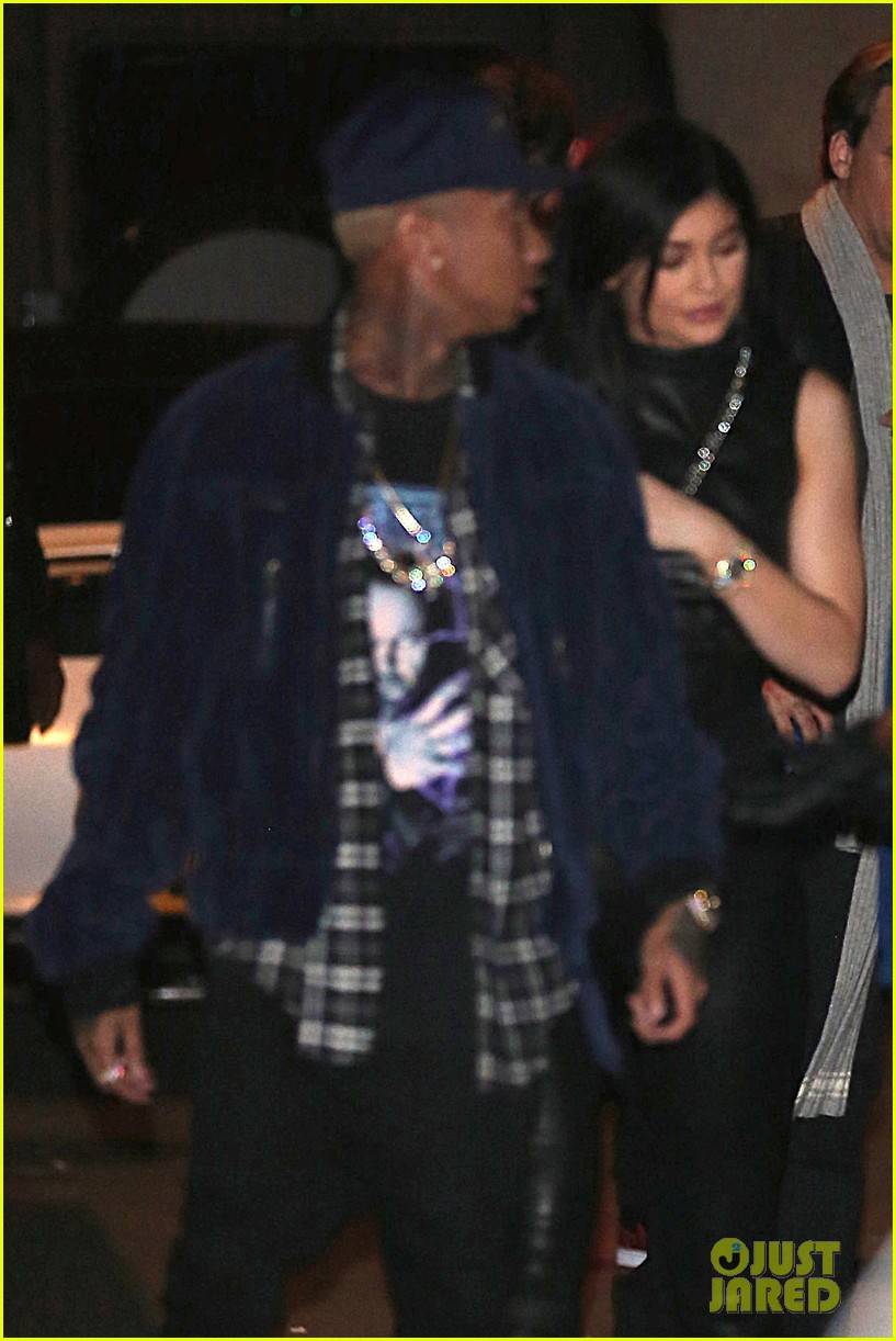 kylie jenner tyga step out for thursday night date 19