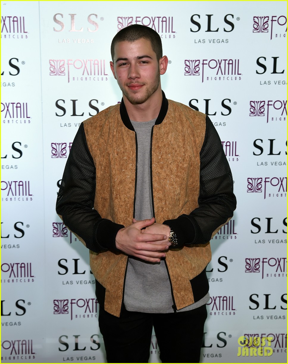 nick jonas says 2016 has a lot to live up to 09
