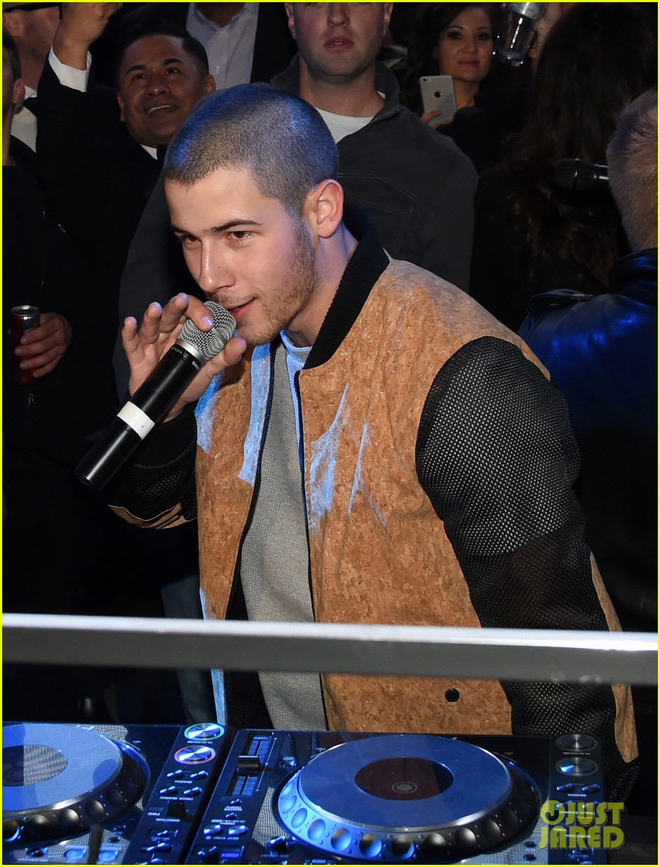 nick jonas says 2016 has a lot to live up to 12