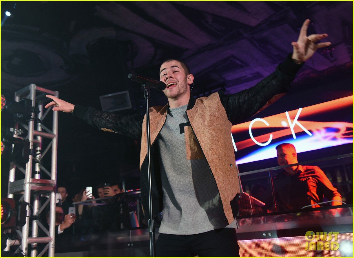 nick jonas says 2016 has a lot to live up to 19