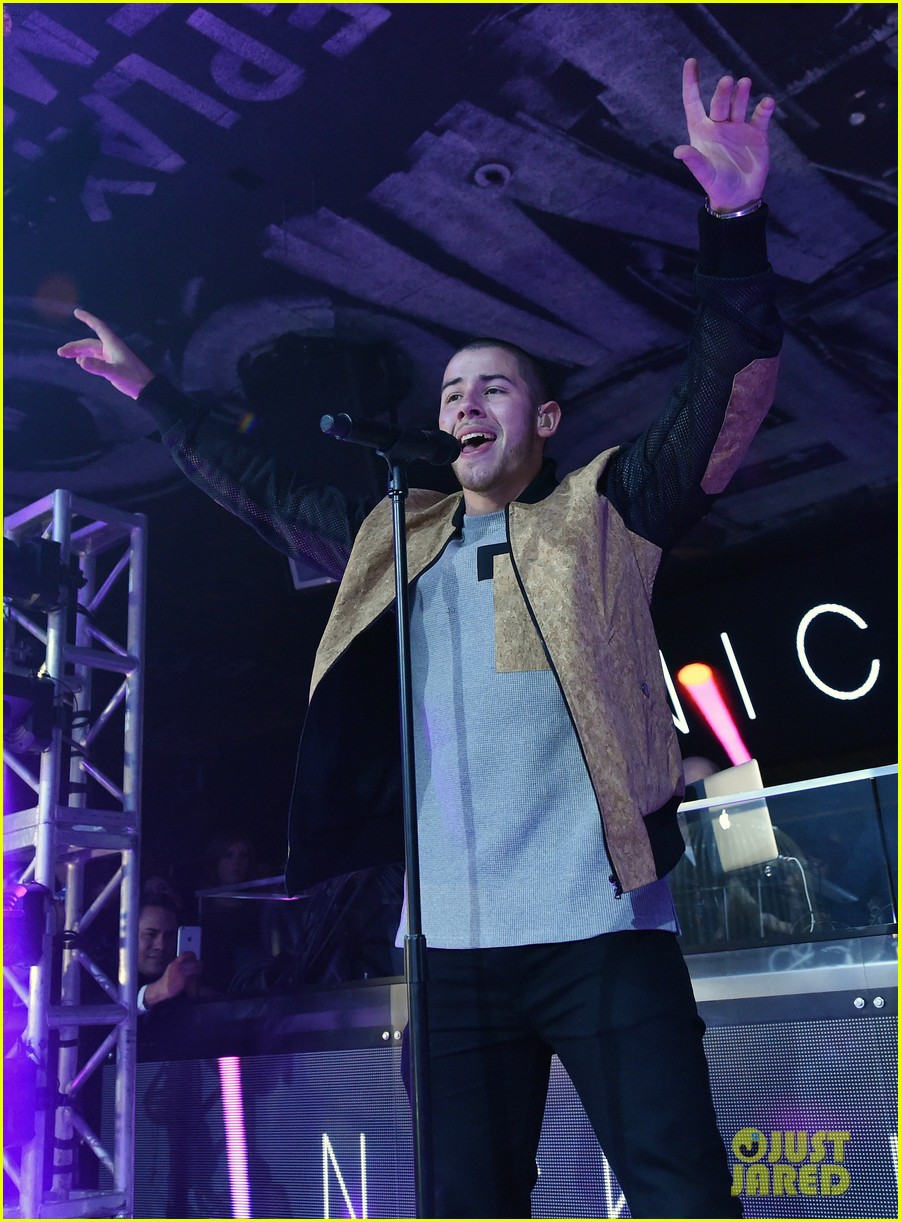 nick jonas says 2016 has a lot to live up to 24