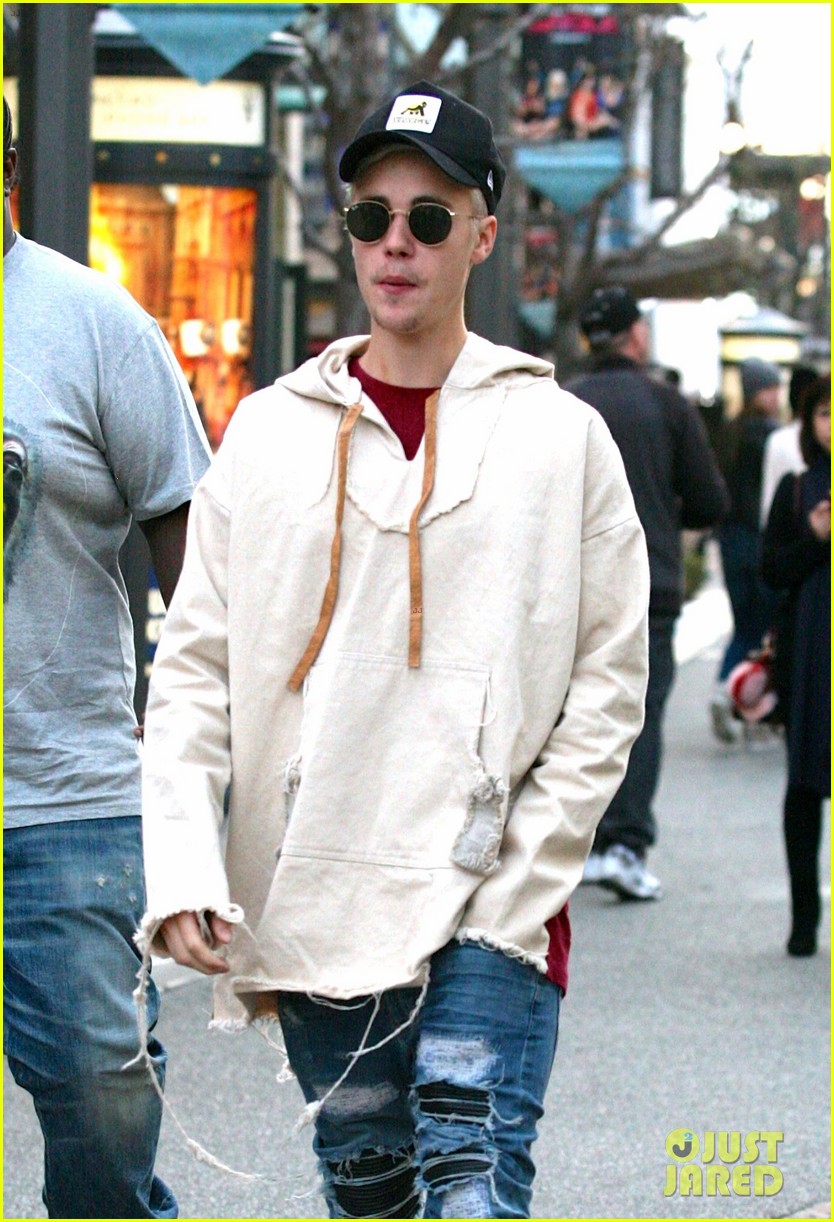 justin bieber  grabs dinner at cheesecake factory 05