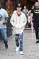 justin bieber  grabs dinner at cheesecake factory 13