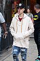 justin bieber  grabs dinner at cheesecake factory 19