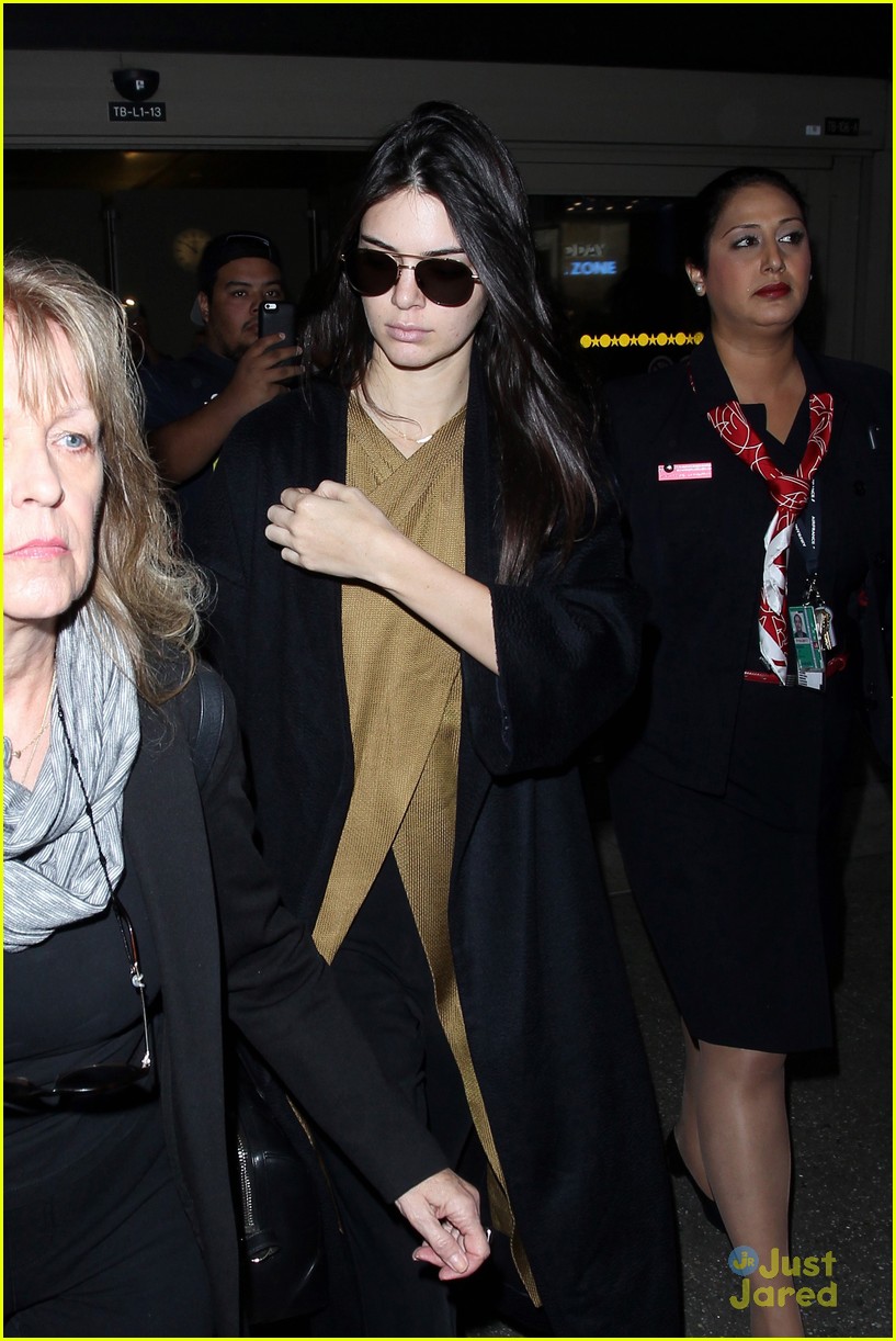 kendall jenner lax arrival no fashion younger 02