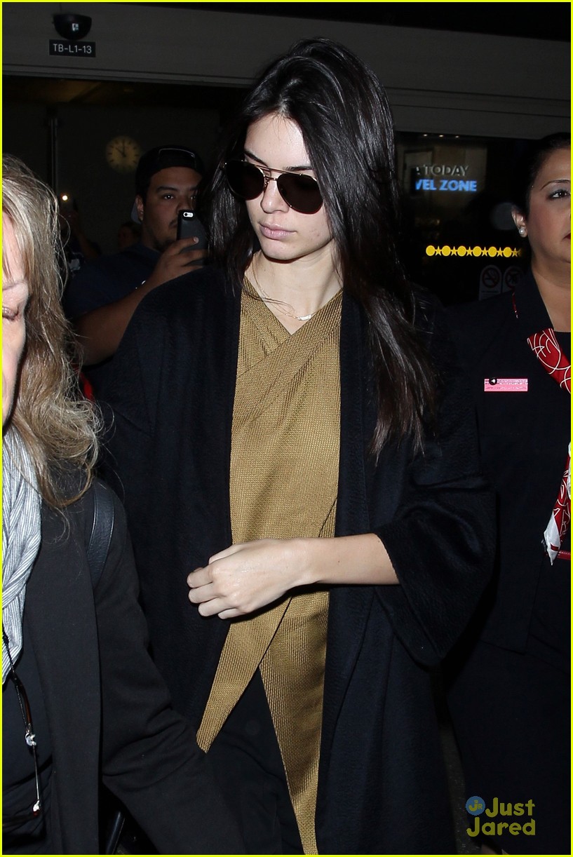 kendall jenner lax arrival no fashion younger 05