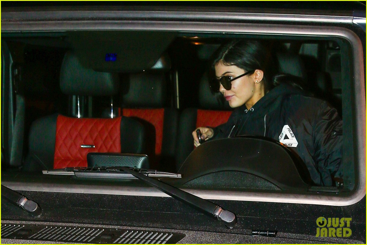 kylie jenner wants to have a baby by 25 12