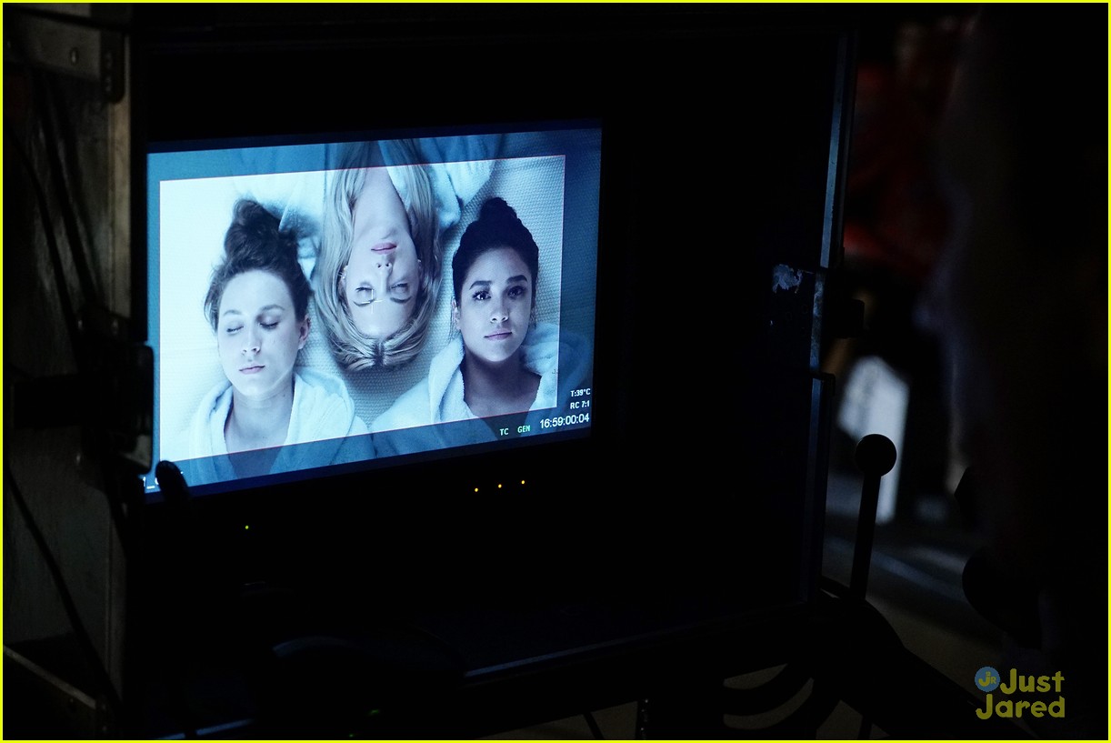 pretty little liars gloves are on photos 07