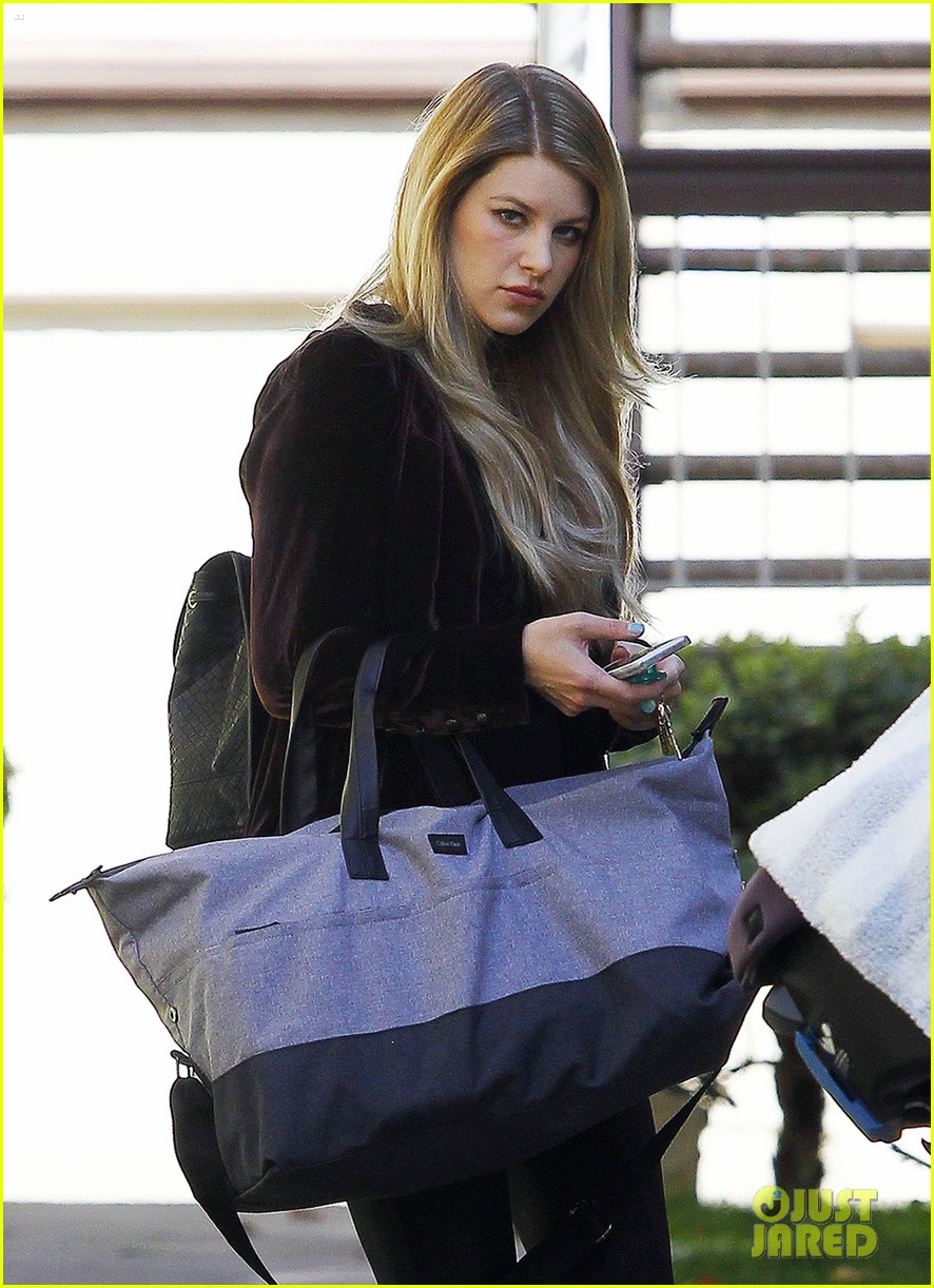 louis tomlinson briana jungwirth sep outings after freddie birth 14