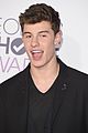 shawn mendes 2016 pca arrival 02