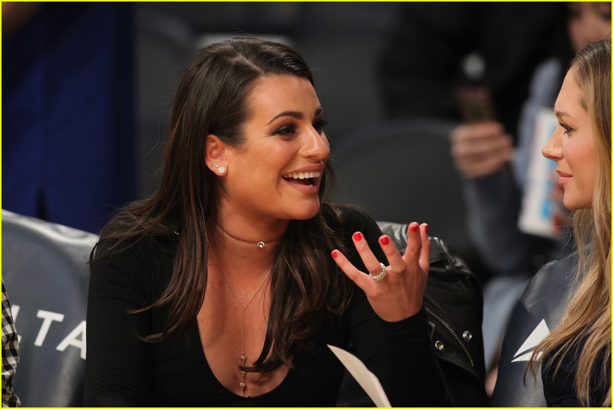 lea michele and matthew paetz go to lakers game 18