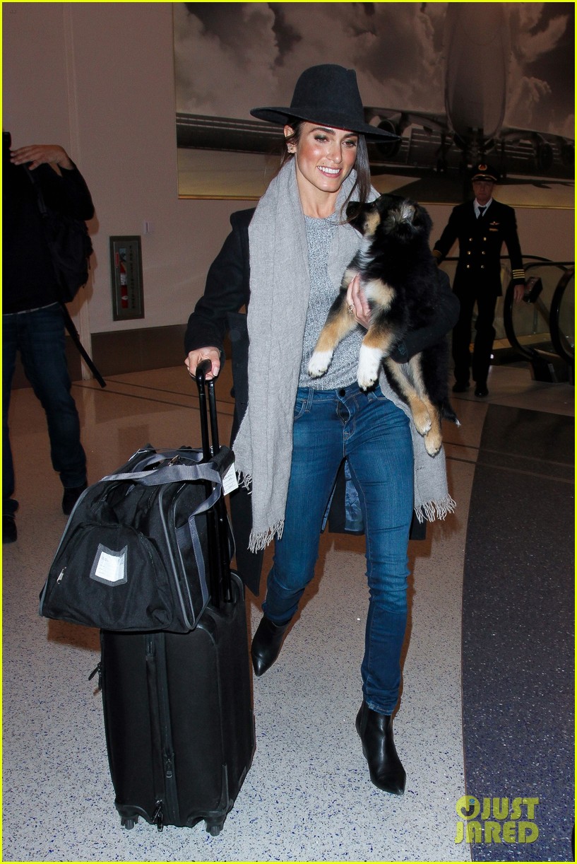 nikki reed flies with dog new owners lax 03