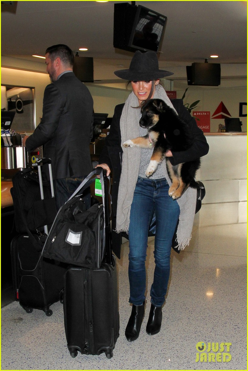 nikki reed flies with dog new owners lax 05
