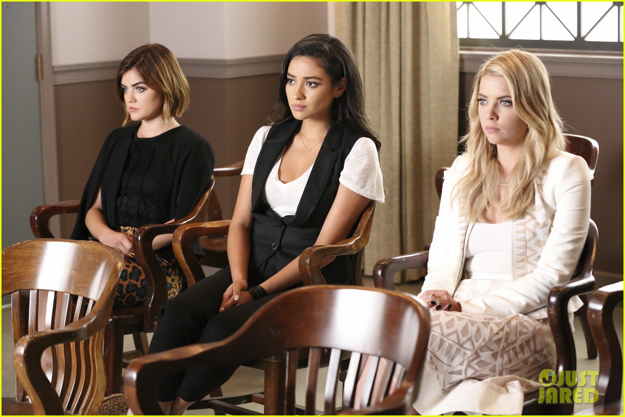 pretty little liars think rosewood photos 20