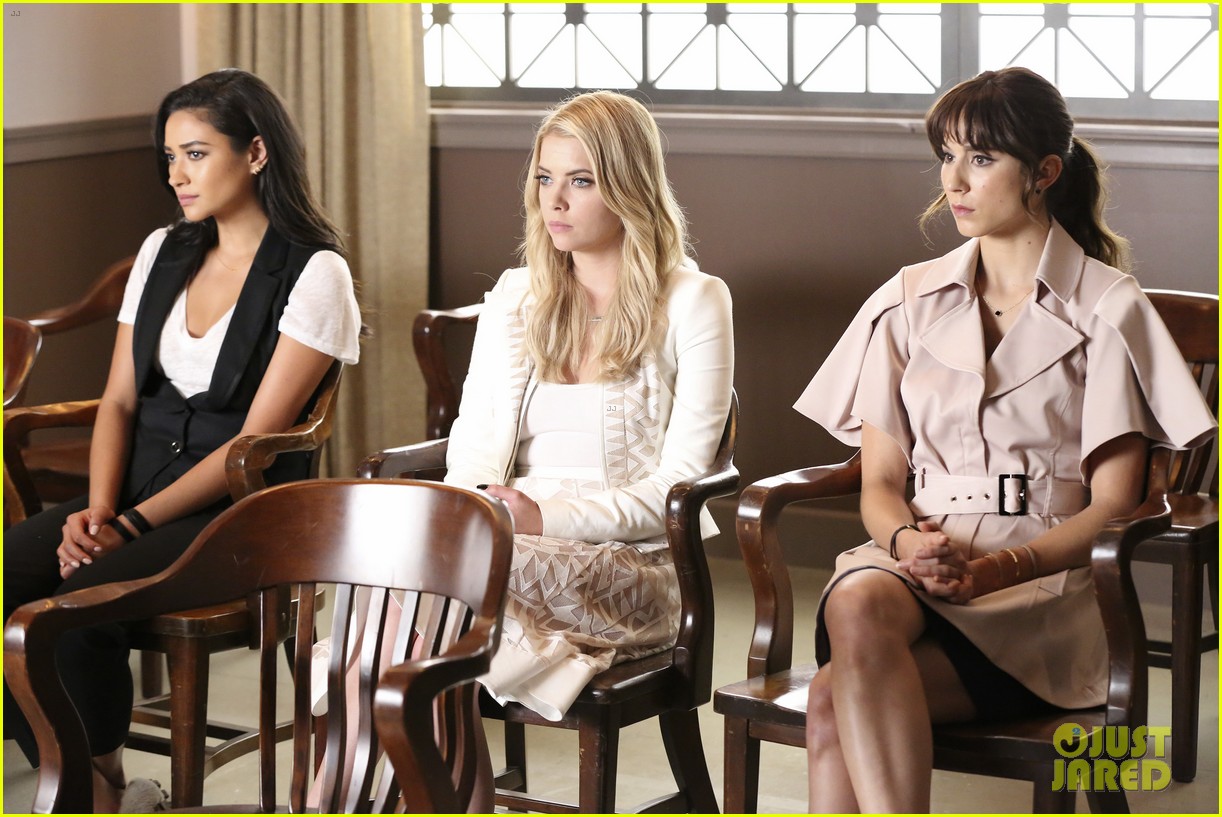 pretty little liars think rosewood photos 21