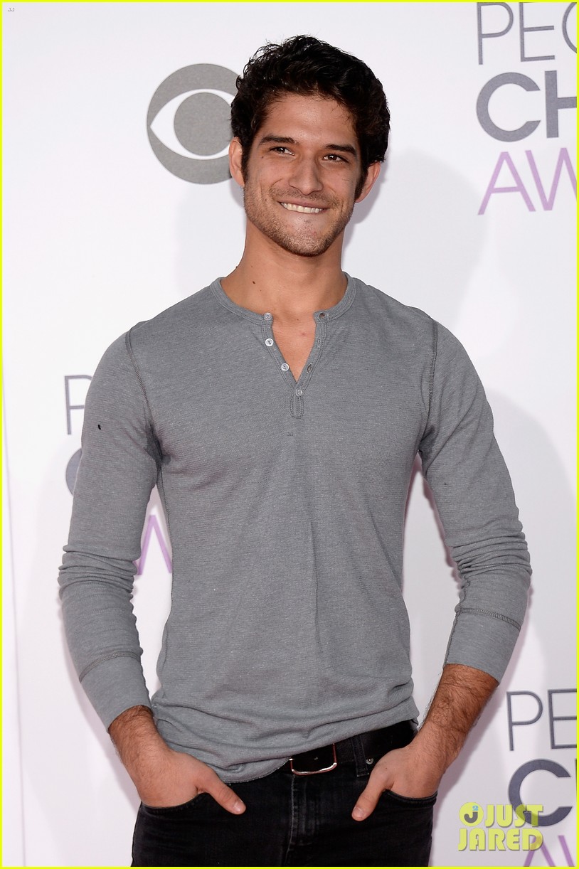 tyler posey teen wolf cast peoples choice awards 2016 02