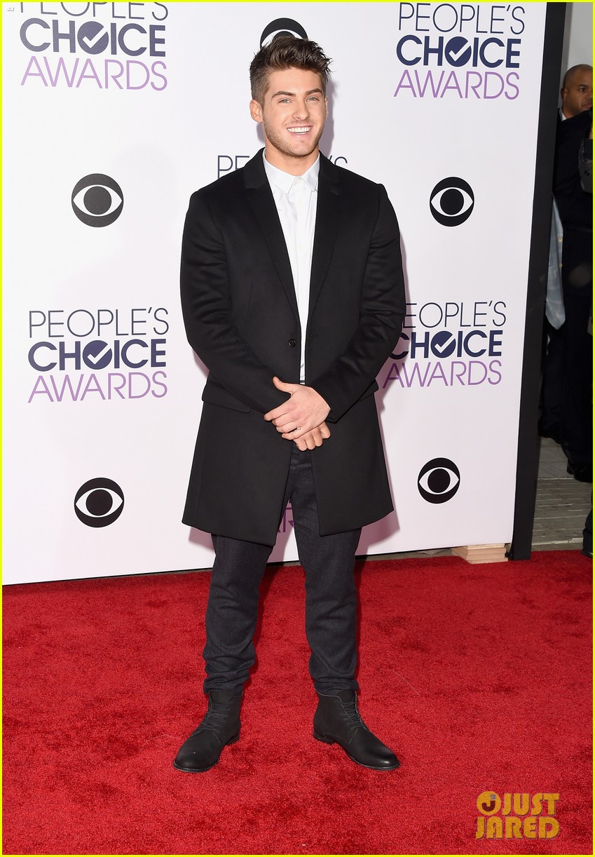 tyler posey teen wolf cast peoples choice awards 2016 09