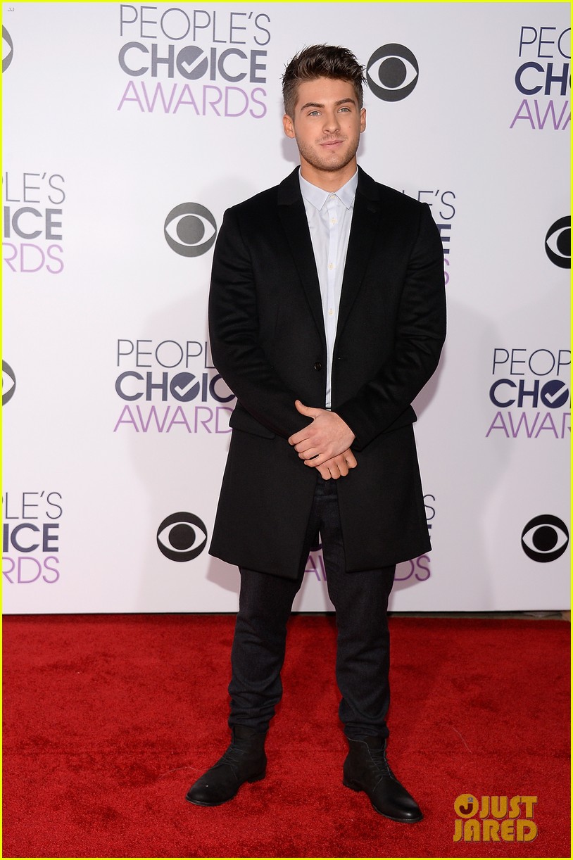 tyler posey teen wolf cast peoples choice awards 2016 11