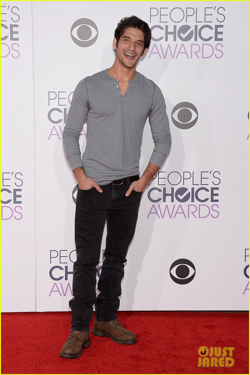 tyler posey teen wolf cast peoples choice awards 2016 13