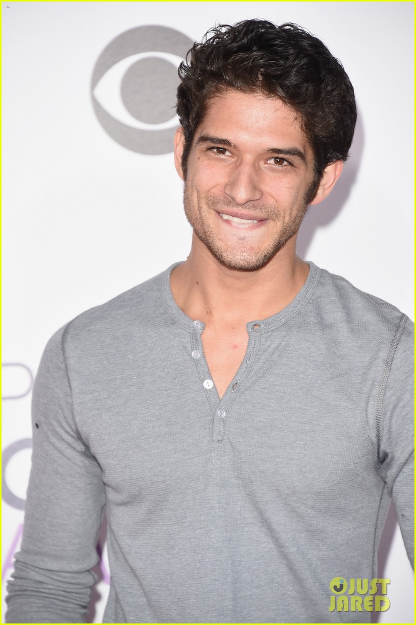 tyler posey teen wolf cast peoples choice awards 2016 16