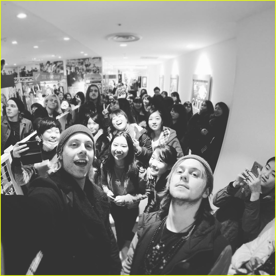 r5 japan pics before first show entourage goals 04