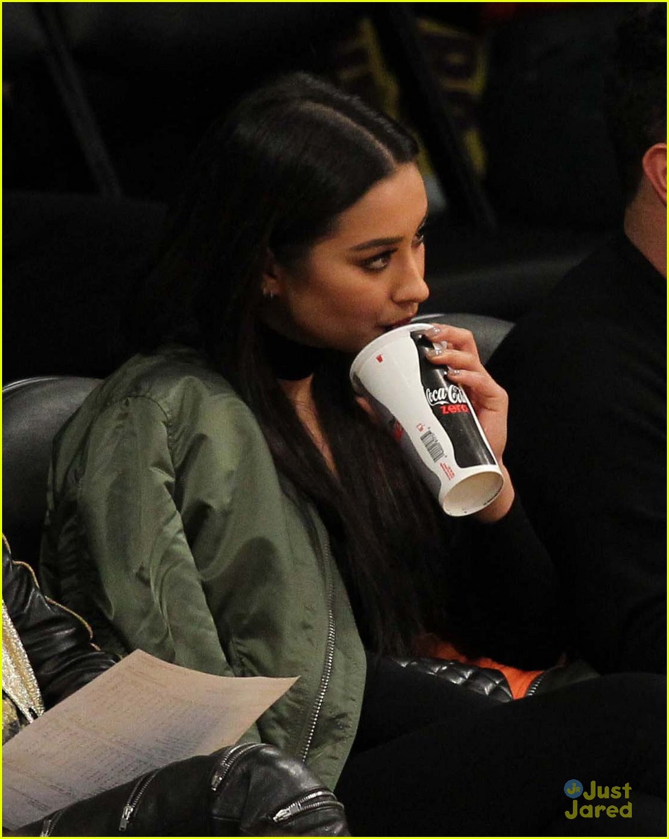 shay mitchell teen vogue int lakers courtside 01
