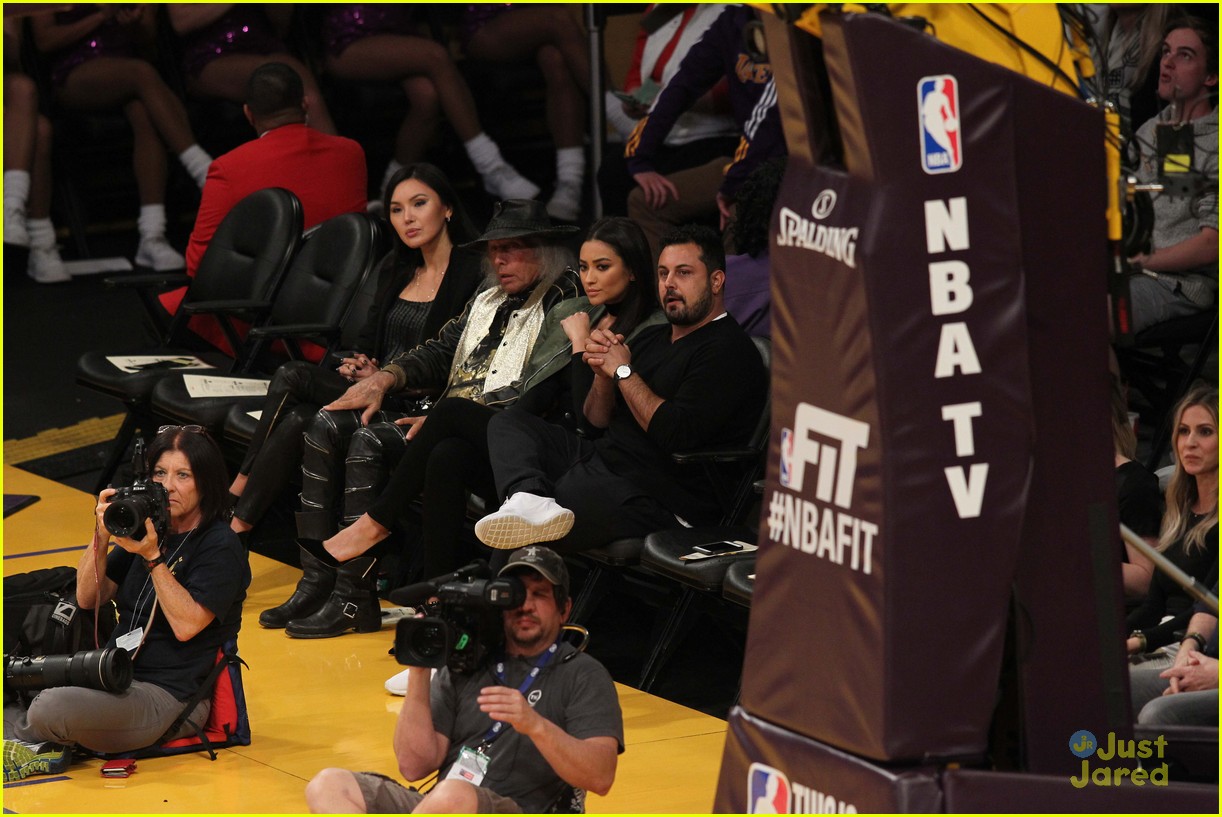 shay mitchell teen vogue int lakers courtside 06