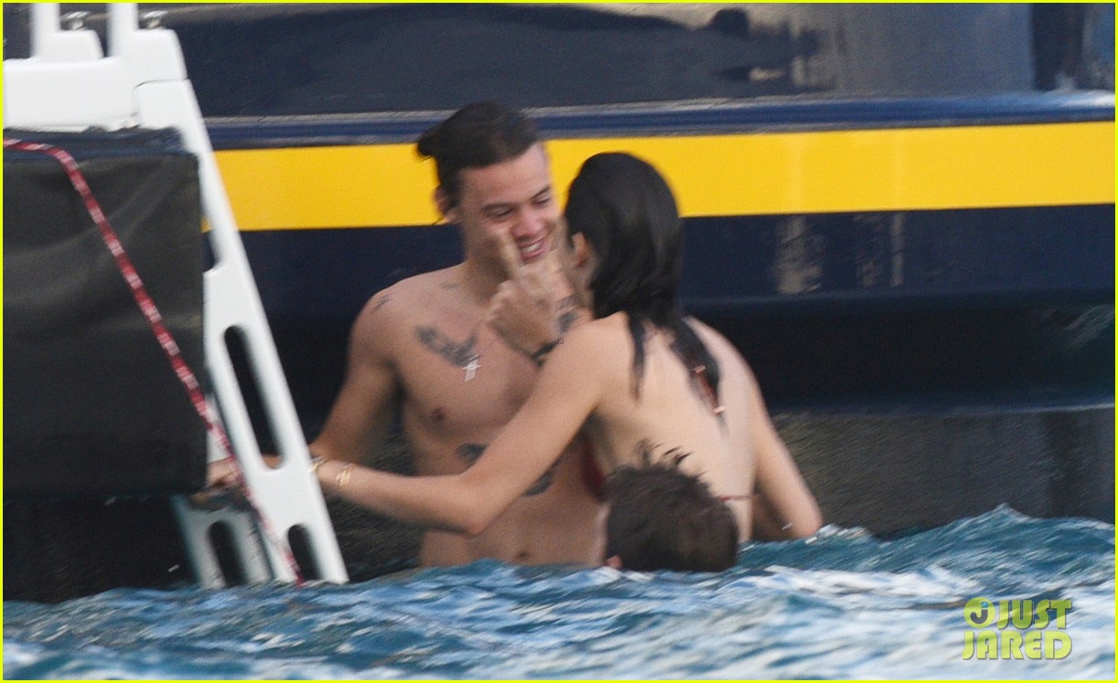 harry styles wont let go of kendall jenner in st barts 02