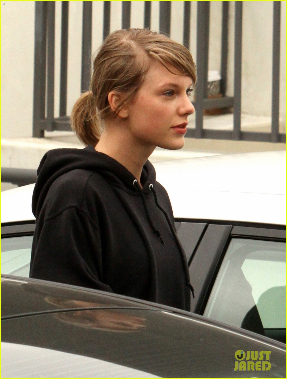 taylor swift selena gomez hit the gym for monday morning workout 09