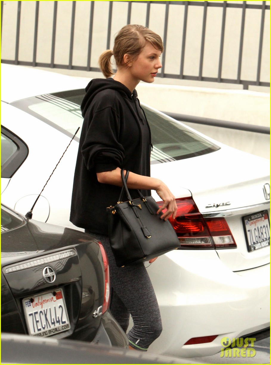 taylor swift selena gomez hit the gym for monday morning workout 11
