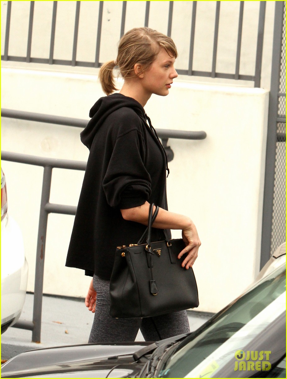 taylor swift selena gomez hit the gym for monday morning workout 13