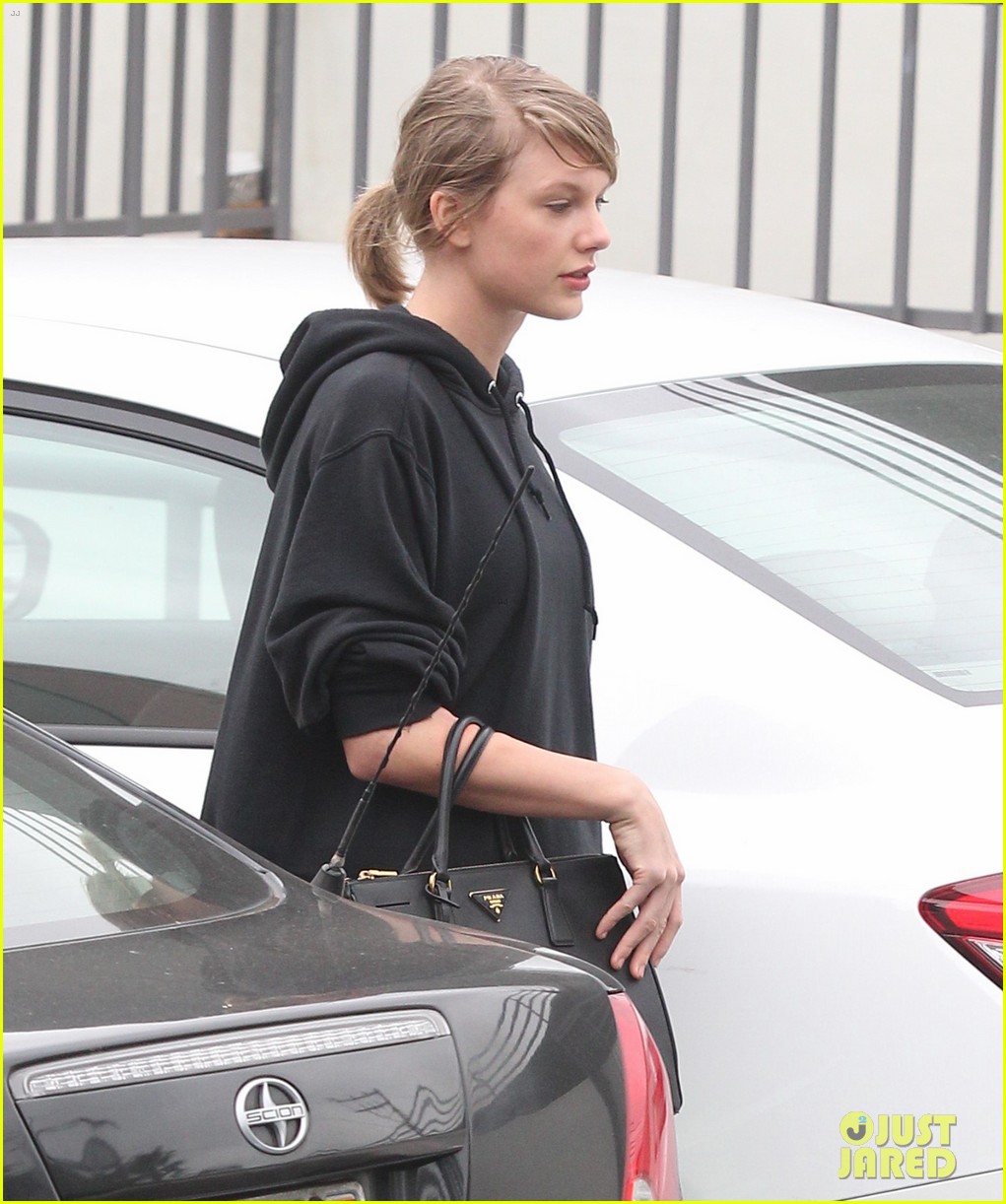taylor swift selena gomez hit the gym for monday morning workout 15
