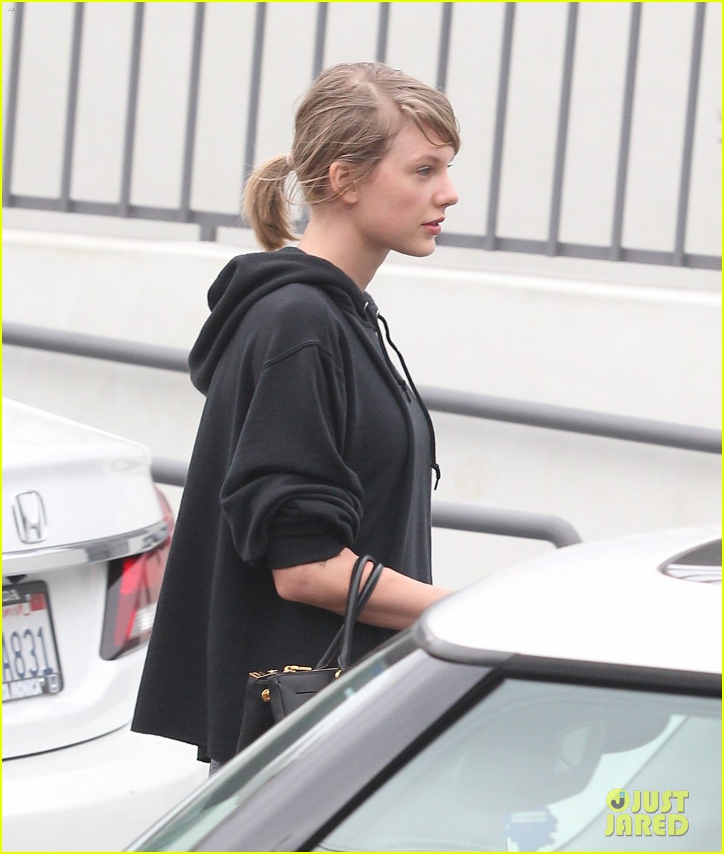 taylor swift selena gomez hit the gym for monday morning workout 17