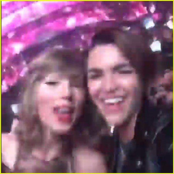 taylor swift sings along to sweet nothing with ruby rose 05
