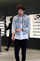louis tomlinson shops for sunglasses after birth of his son 05