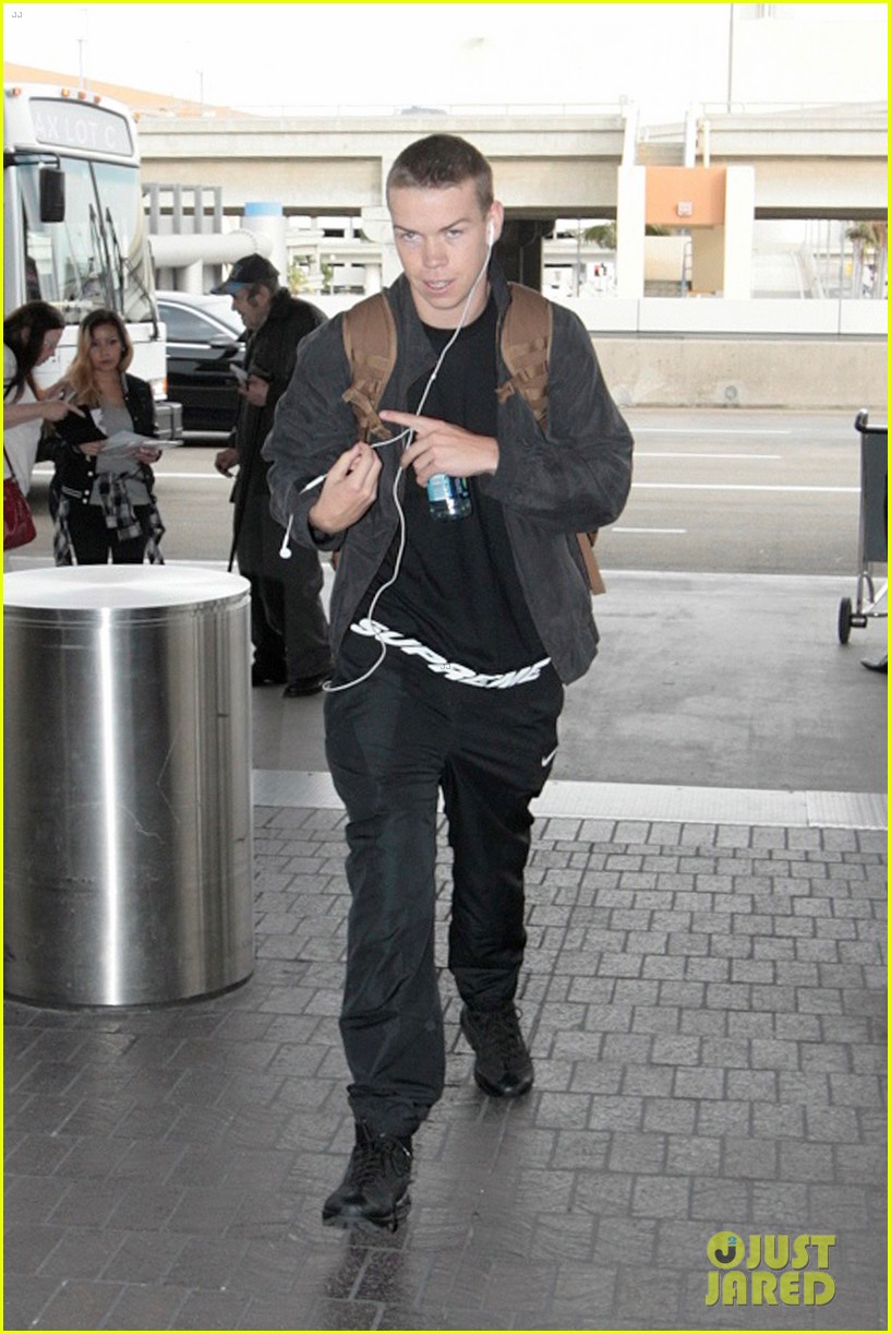 will poulter lax after golden globes 05