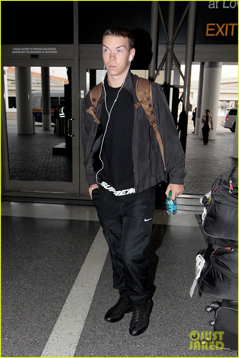 will poulter lax after golden globes 07