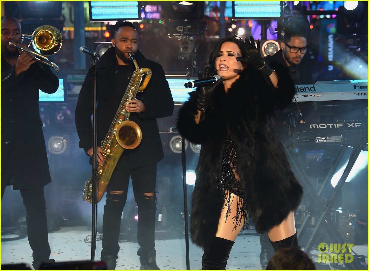 wilmer valderrama supports demi lovato on new years eve 15