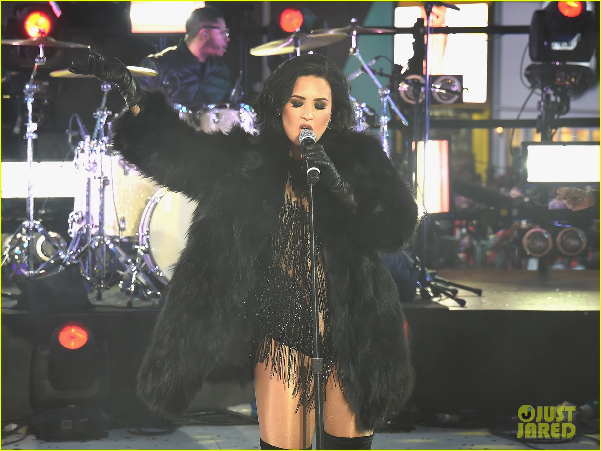 wilmer valderrama supports demi lovato on new years eve 19